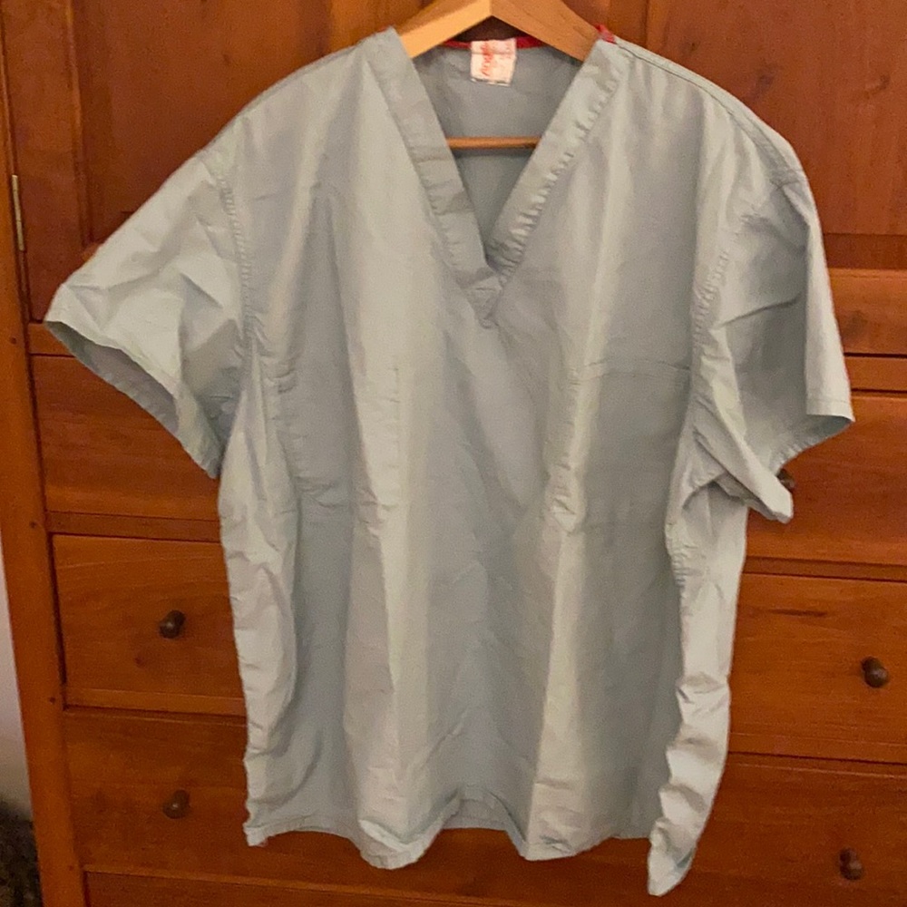 surgical top size XL no stains or imperfections